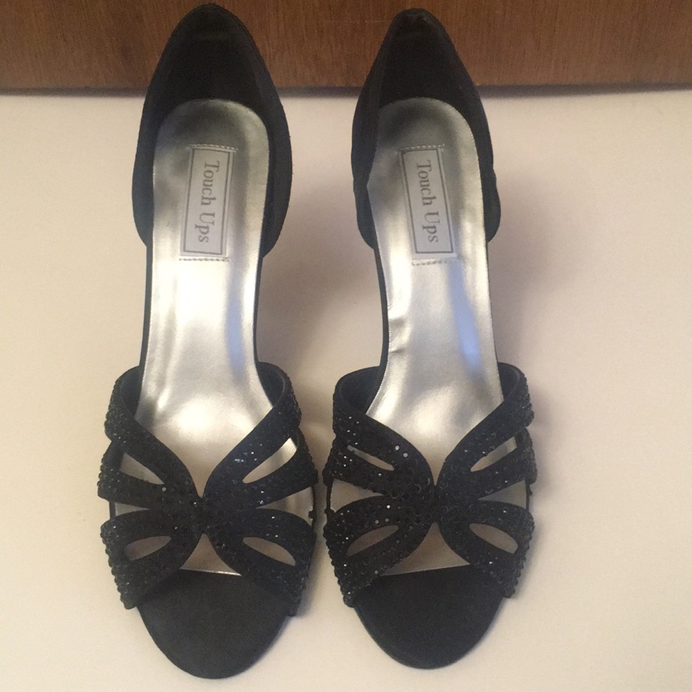D’orsay style peep toe pump
